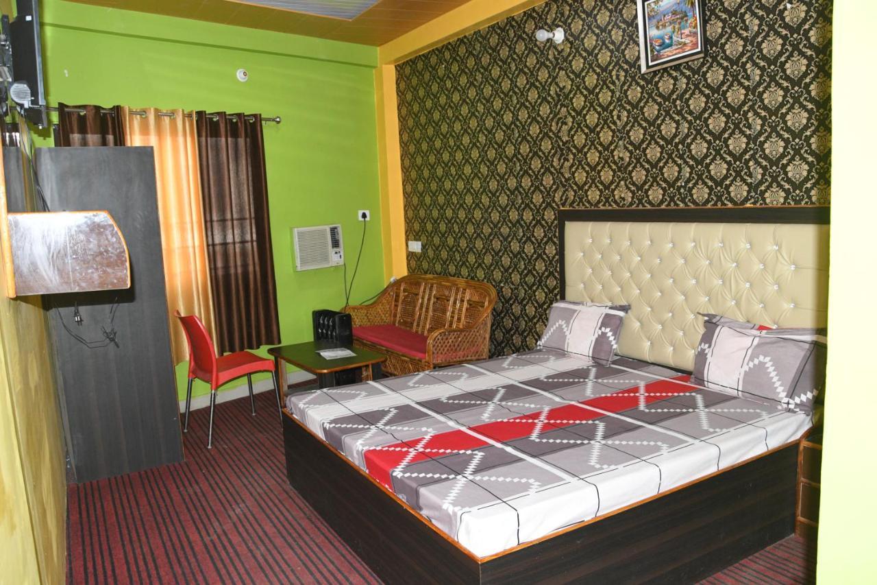 Hotel Mountain View And Rooftop Restaurant Pithoragarh ภายนอก รูปภาพ